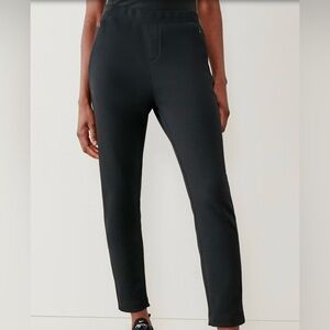 Like new Roots women's City Pants black size M 69% cotton high rise